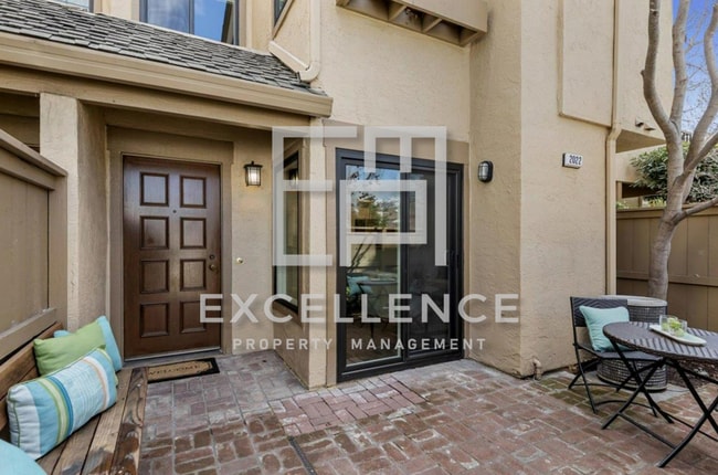 Building Photo - 2/1.5 -  Pets Negotiable, 1 Car Garage, W/D in Unit, Patio, Pool and Central Location!