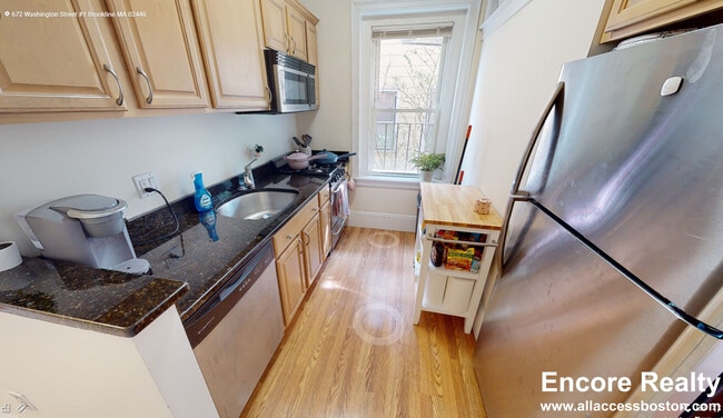 Photo - 672 Washington St Apartments Unit 1