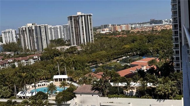 Photo - 4000 Island Blvd Unidad 4000 Island Blvd 1703