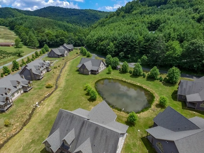 Whispering Streams - Whispering Streams Apartments