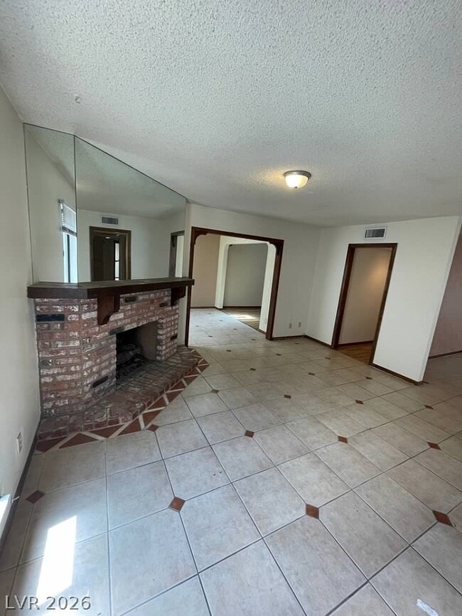 Photo - 600 Woodmount Dr