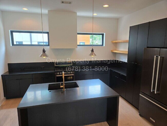 Photo - Luxurious 3 Bedroom Home near East Atlanta!