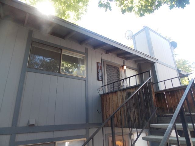 Building Photo - COMING SOON! Spacious Reno condo! Balcony, pool & more!!!