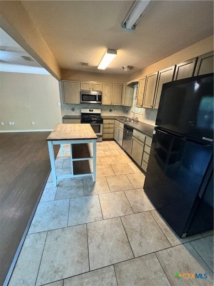 Photo - 902 Fern Ln