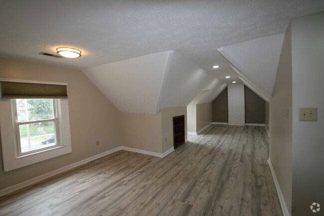 living room - 13842 Clifton Blvd Unit 3 Rental