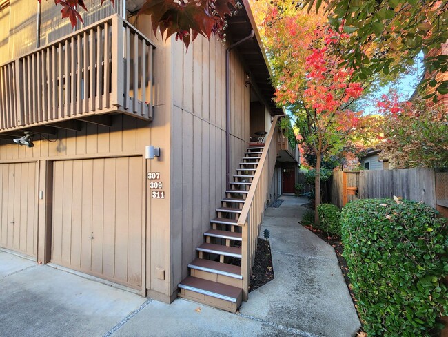 Building Photo - Updated 2br/1ba Apartment Near Downtown Palo Alto available May 9th! Unit 311