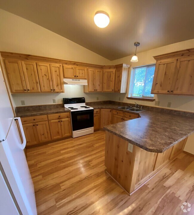 Building Photo - 817 W 3rd St Unit 817 West 3rd Street Rental