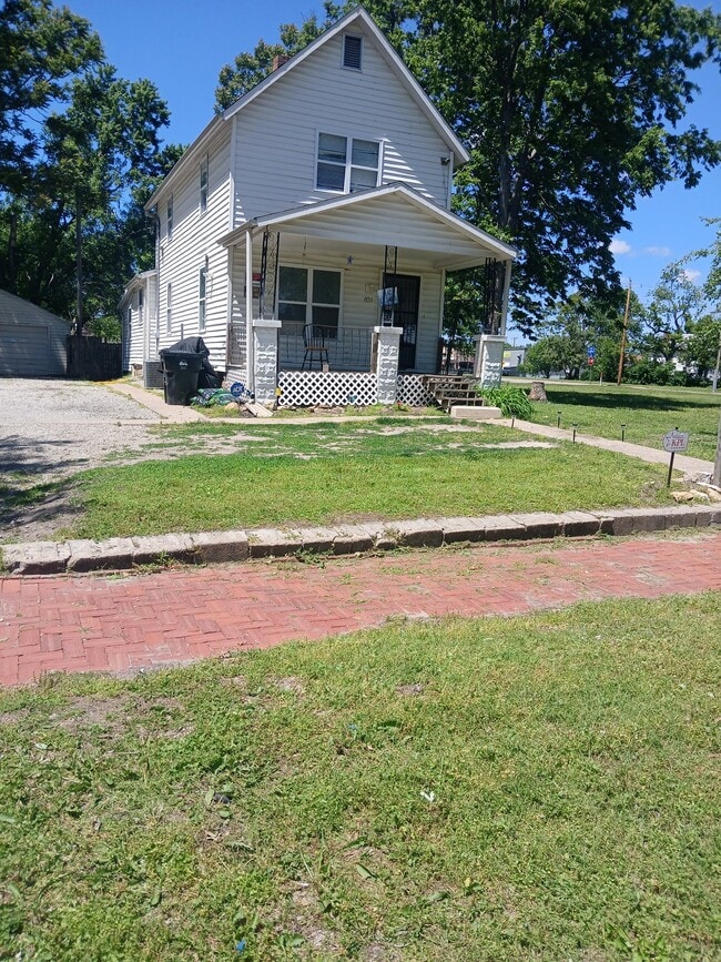 Photo - 835 NE Monroe St