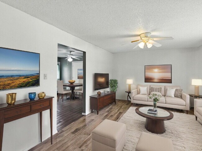 Photo - 600 N Cunningham St