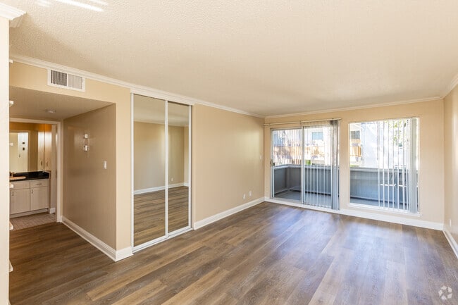 1BR, 1BA - 700SF - Living Room