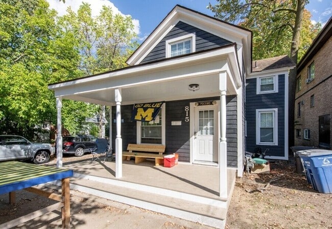 Building Photo - 815 Brown St Unit 815BR