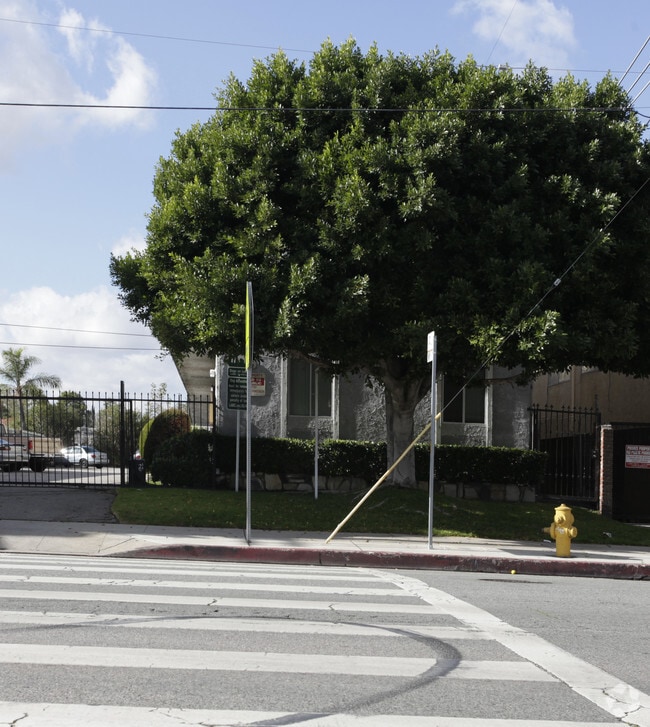 6153 - 6165 Coldwater Canyon Ave