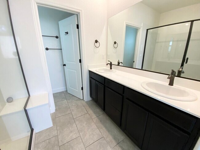 Photo - 1419 Cheetah St