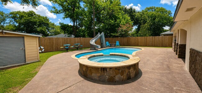 Photo - 13914 Bonnington Dr