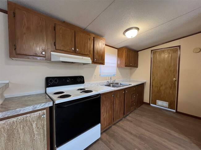 Photo - 568-5914-10 Road