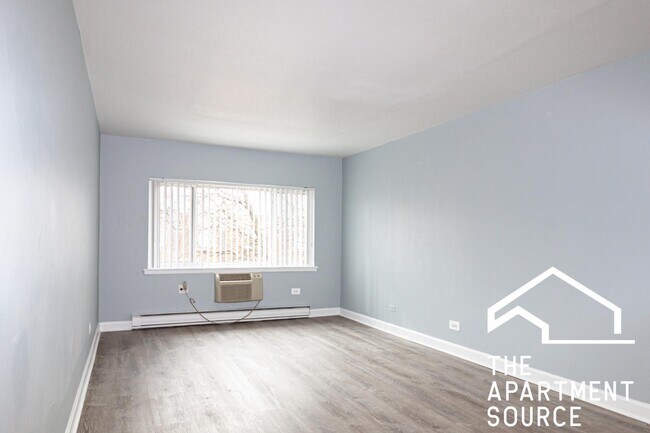 3825 N Pine Grove Ave Unit 310