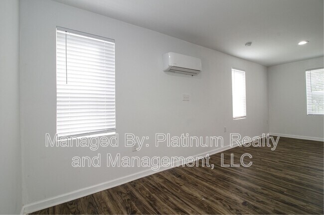 Photo - 508 Diuguid St