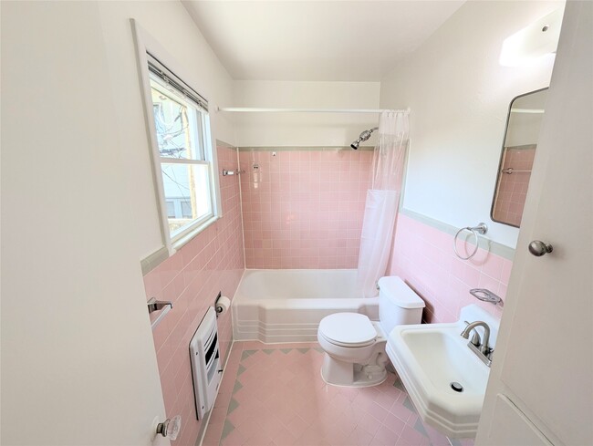 Photo - 2504 Kingston St Unit 1