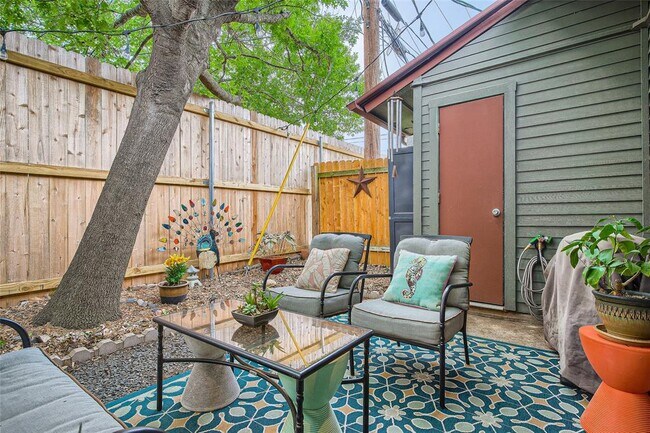 Building Photo - 3815 Menchaca Rd Unit 7 Rental