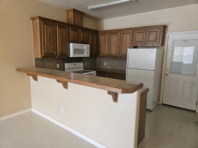 Photo - 804 N Taylor Rd