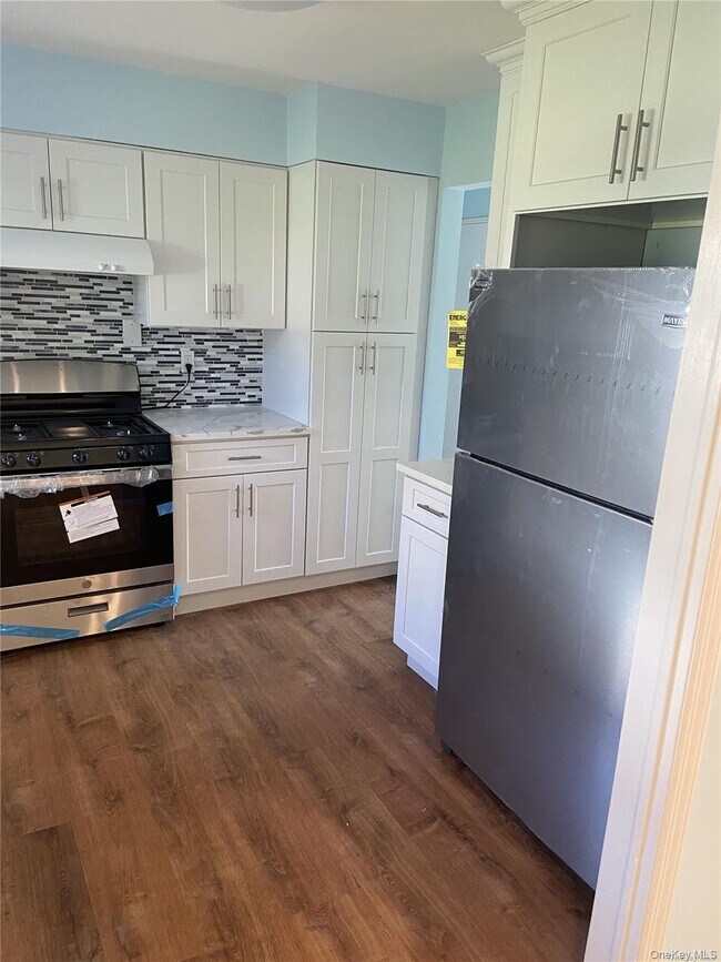 83-08 Langdale St