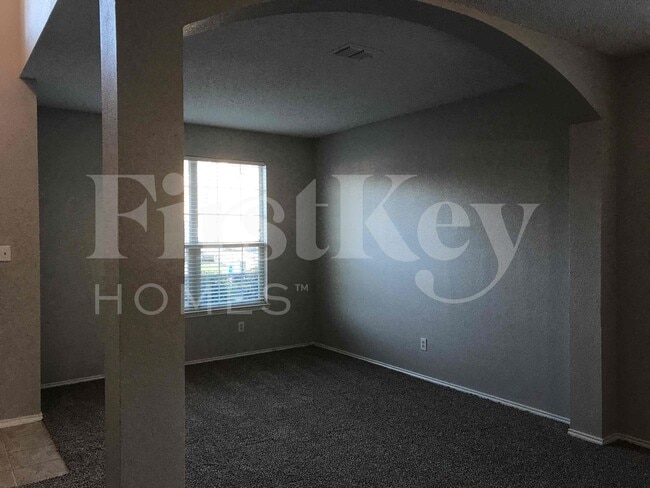 429 W Clover Park Dr