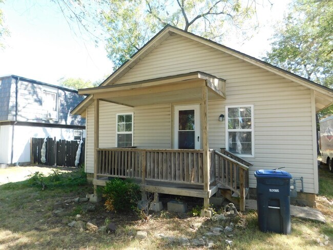 Building Photo - Cozy, Quiet Home