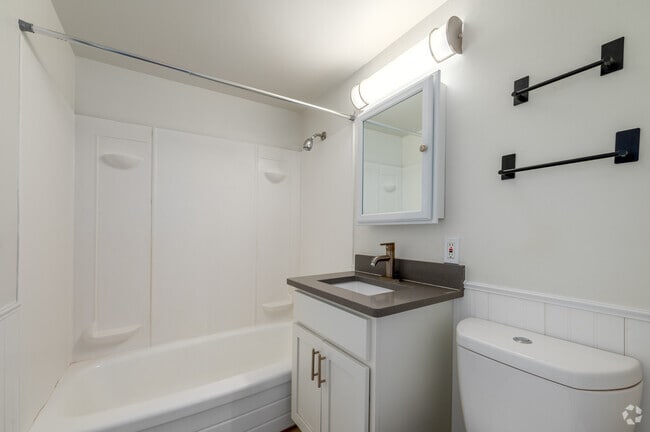 1BD, 1BA Remodeled - 500SF - Bathroom