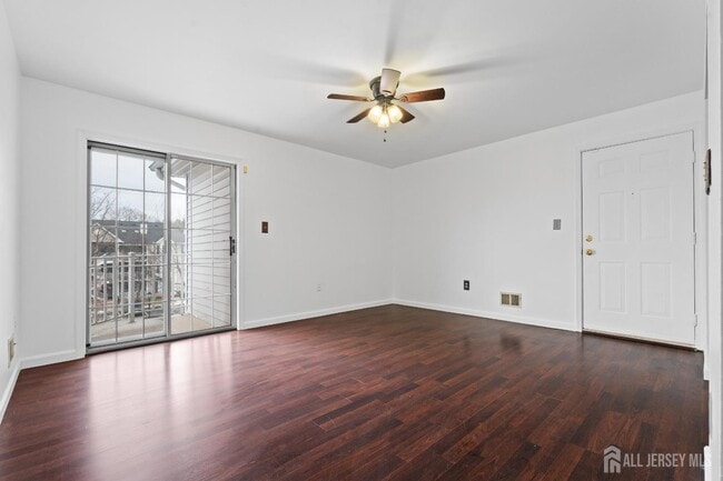 Photo - 12 Kingston Run