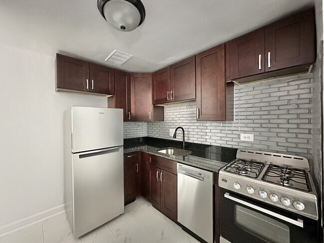 6709 N California Ave Unit SG