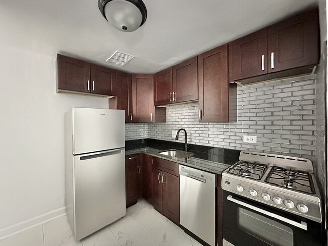 Photo - 6709 N California Ave Unidad SG