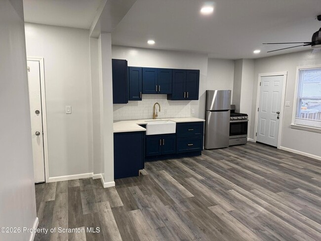 Building Photo - 539 E Pine St