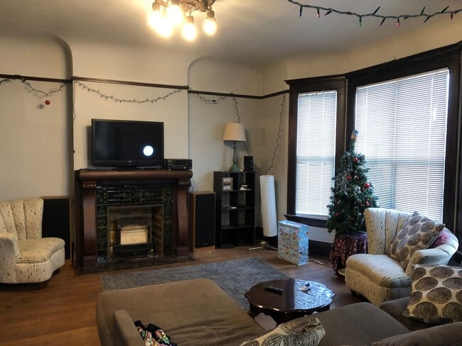 Photo - Downer upper house