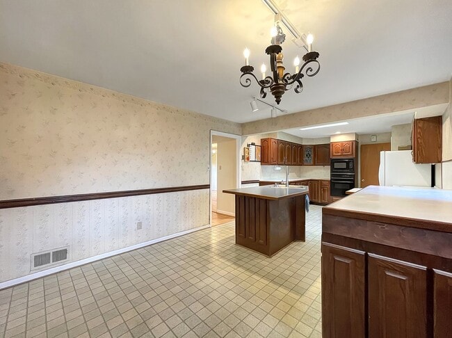 6244 Williamsburg Blvd