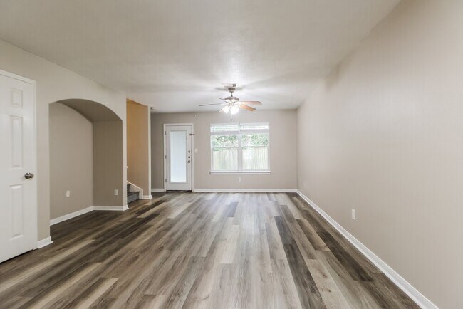 Photo - 5049 Rifle Rd