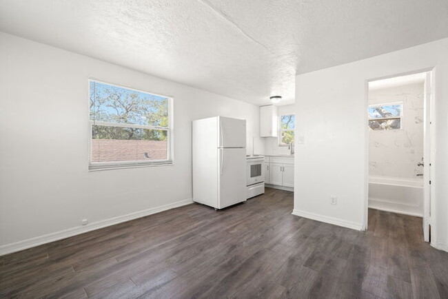 Building Photo - 1908 43rd St S Unit 2 Rental