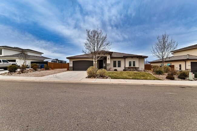 Photo - Comfort & Style: Spacious 3-Bed, PLUS LARGE OFFICE, 2-Bath Retreat in DESERT CANYON"