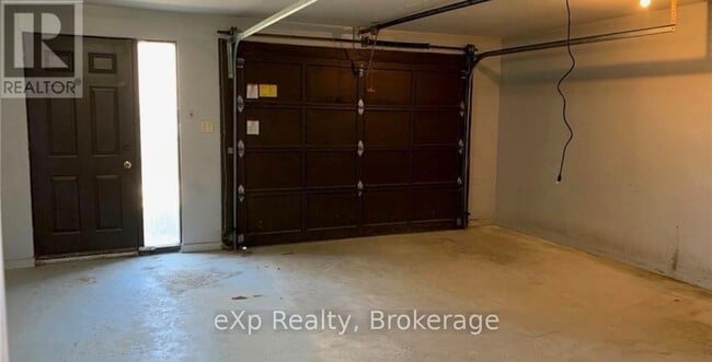 Photo - 215 McNab St Unité 10