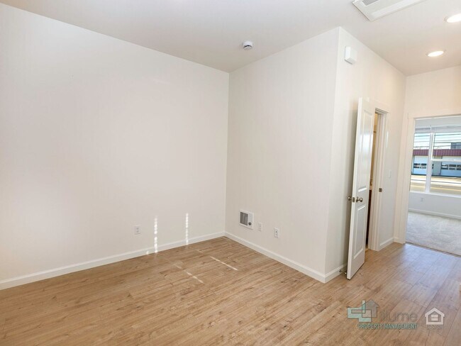 Photo - Charming 2-Bedroom, 3.5-Bathroom Home in Hillsboro