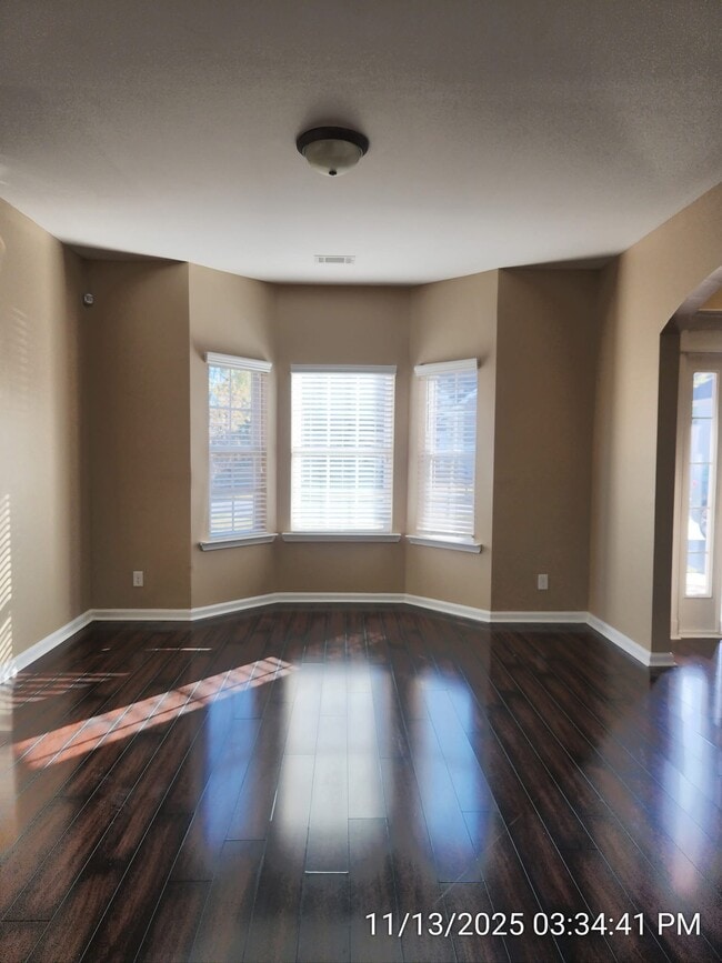 Photo - 641 Red Oak Ln