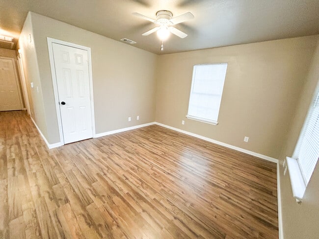 Photo - 614 W Peach St