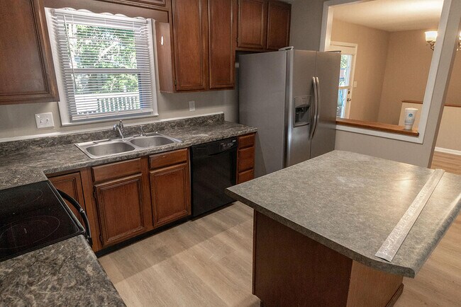 Photo - 3006 Lynnwood Dr