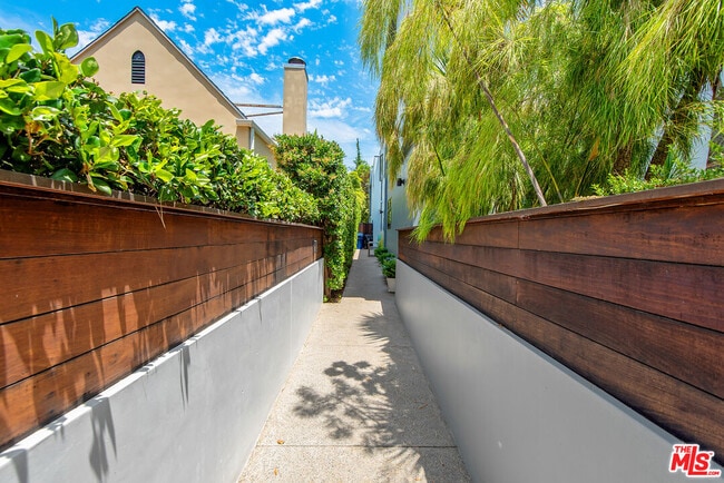 Photo - 802 N Harper Ave