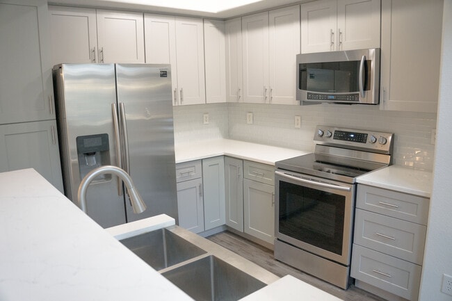 Photo - 900 S 94th St