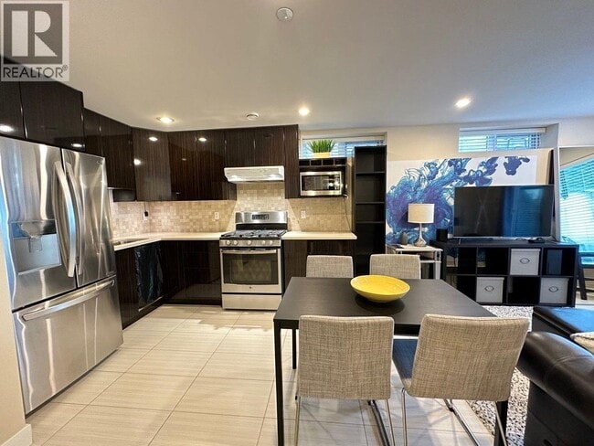 Photo - 469 W 20th Ave