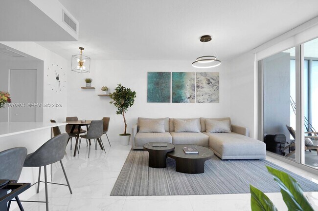 Photo - 488 NE 18th St Unidad 3804