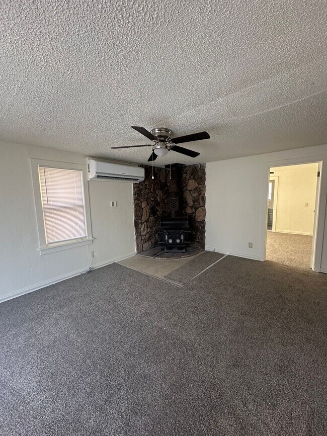 Photo - Spacious 4 Bedroom!