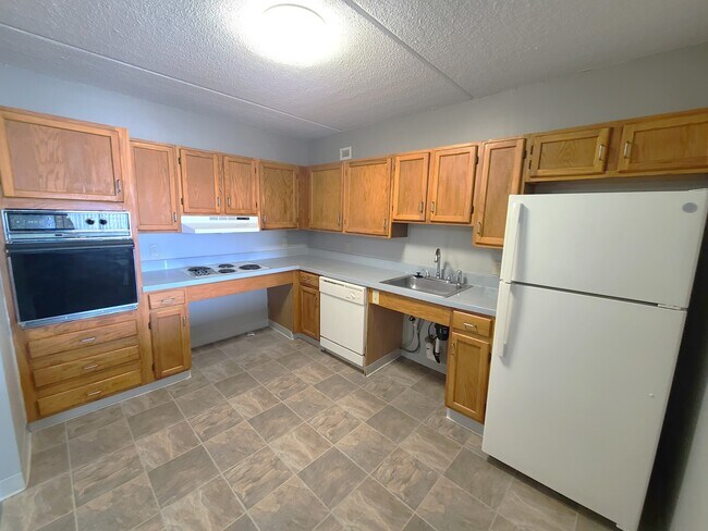 Building Photo - 65 North Point Dr Unit 503