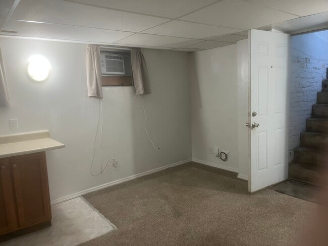 Living room/kitchen - 1521 South Center Street Unit Apt 4