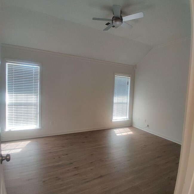 Photo - 7743 Meadow Vale Dr